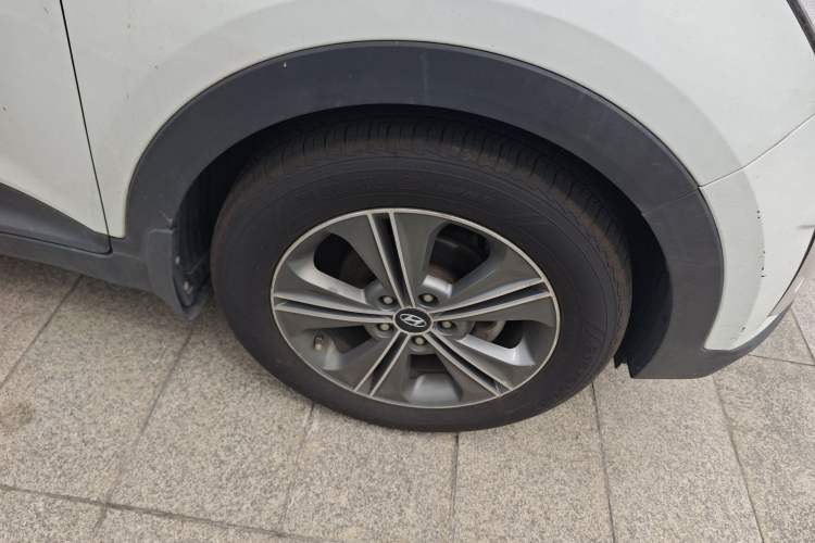 Used Hyundai ix25 2015 1.6L Automatic Two-Wheel Drive Smart GLS Trim Right Front Wheel Hub