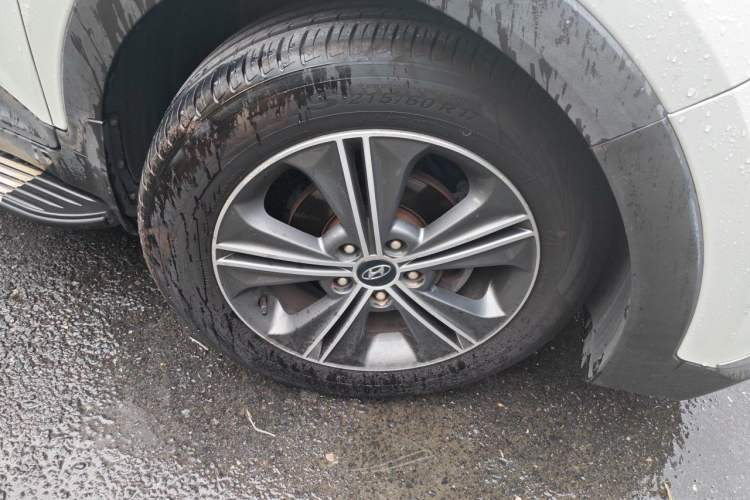 Used Hyundai ix25 2015 1.6L Automatic Two-Wheel-Drive Deluxe DLX Model Right Front Wheel Hub