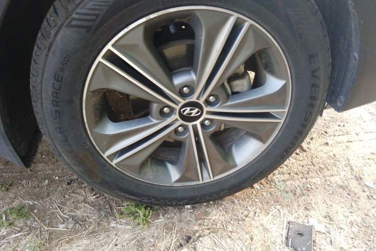 Used Hyundai ix25 2015 1.6L Automatic Two-Wheel Drive Smart GLS Trim Right Front Wheel Hub