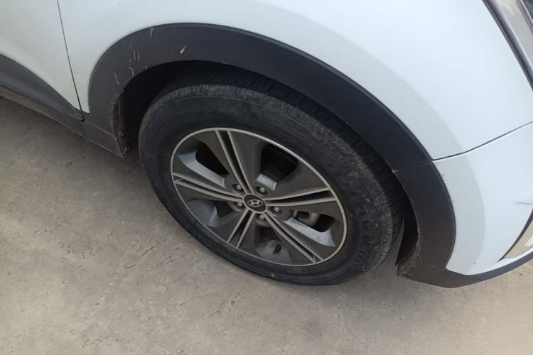 Used Hyundai ix25 2015 1.6L Automatic Two-Wheel Drive Smart GLS Trim Right Front Wheel Hub