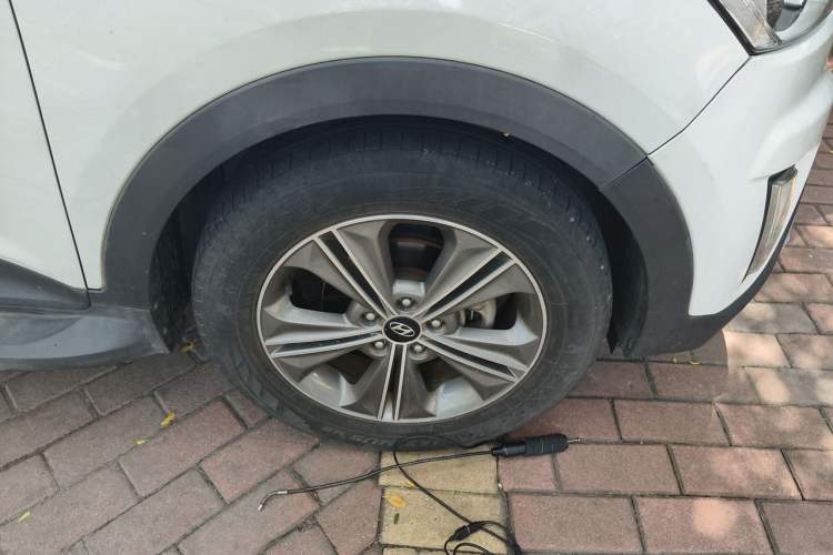 Used Hyundai ix25 2015 1.6L Automatic Two-Wheel Drive Smart GLS Trim Right Front Wheel Hub
