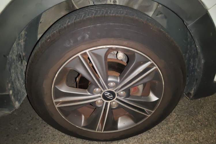 Used Hyundai ix25 2015 1.6L Automatic Two-Wheel Drive Smart GLS Trim Right Front Wheel Hub