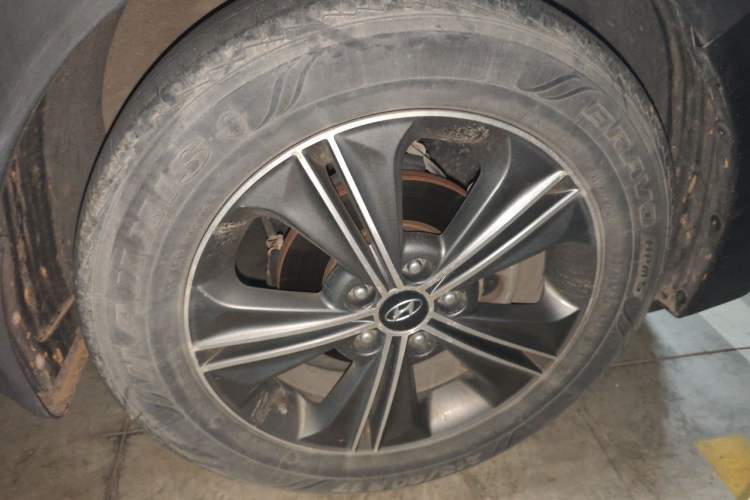 Used Hyundai ix25 2015 1.6L Automatic Two-Wheel Drive Smart GLS Trim Right Front Wheel Hub