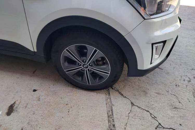 Used Hyundai ix25 2015 1.6L Automatic Two-Wheel Drive Smart GLS Trim Right Front Wheel Hub