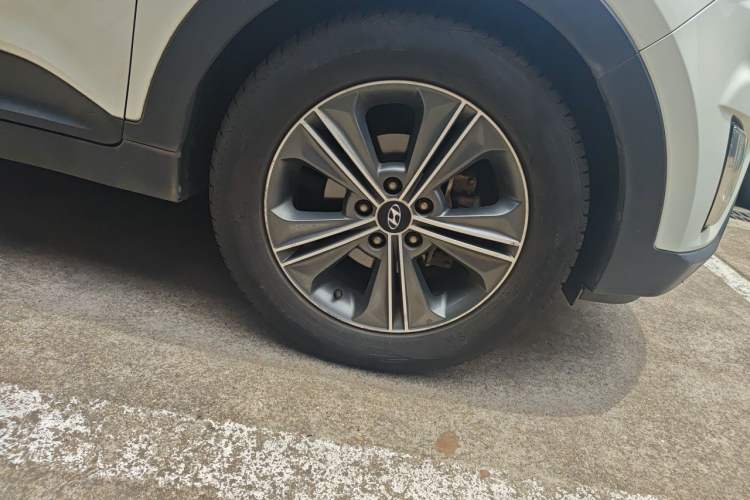 Used Hyundai ix25 2015 1.6L Automatic Two-Wheel Drive Smart GLS Trim Right Front Wheel Hub