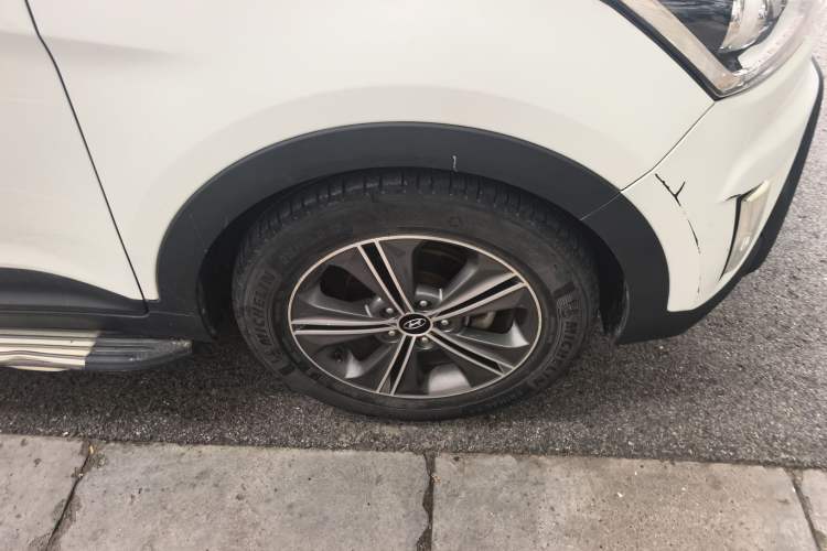 Used Hyundai ix25 2015 1.6L Automatic Two-Wheel-Drive Deluxe DLX Model Right Front Wheel Hub