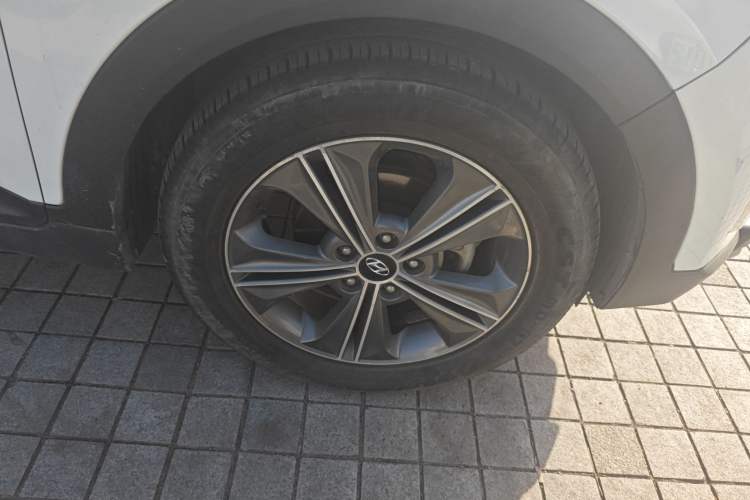 Used Hyundai ix25 2015 1.6L Automatic Two-Wheel Drive Smart GLS Trim Right Front Wheel Hub