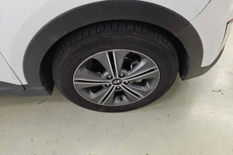 Used Hyundai ix25 2015 1.6L Automatic Two-Wheel Drive Smart GLS Trim Right Front Wheel Hub