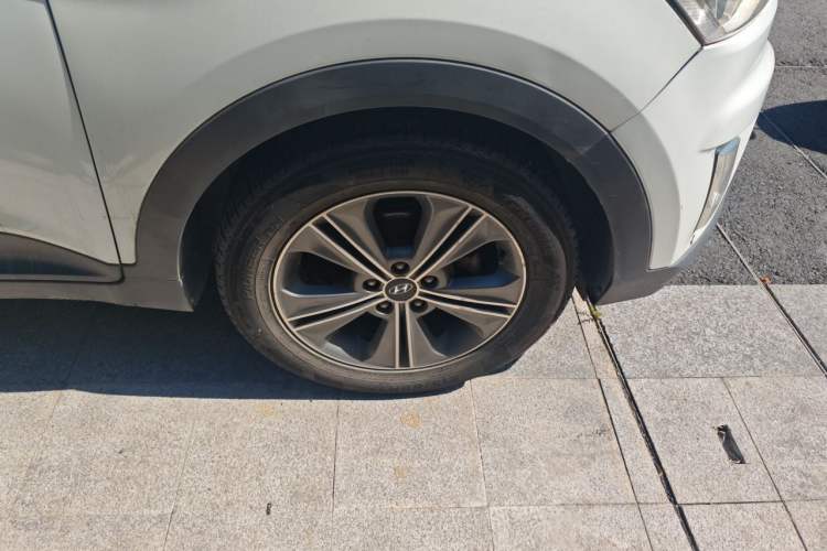 Used Hyundai ix25 2015 1.6L Automatic Two-Wheel Drive Smart GLS Trim Right Front Wheel Hub