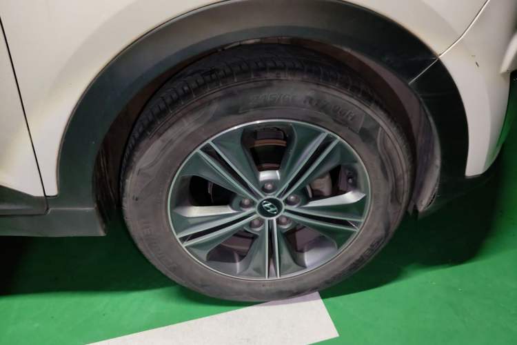 Used Hyundai ix25 2015 1.6L Automatic Two-Wheel Drive Smart GLS Trim Right Front Wheel Hub