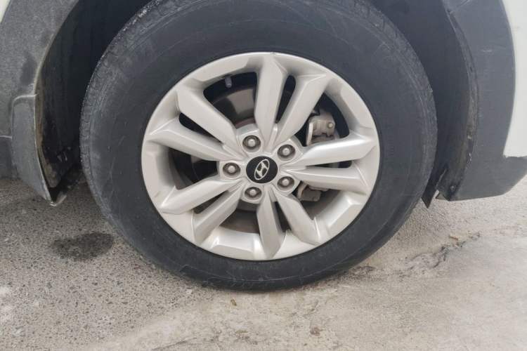 Used Hyundai ix25 2015 1.6L Manual Two-Wheel Drive Fashionable GS Model Right Front Wheel Hub