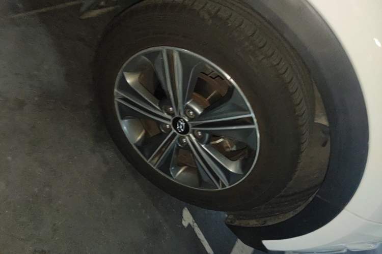 Used Hyundai ix25 2015 1.6L Automatic Two-Wheel-Drive Deluxe DLX Model Right Front Wheel Hub