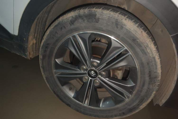 Used Hyundai ix25 2015 1.6L Automatic Two-Wheel Drive Smart GLS Trim Right Front Wheel Hub