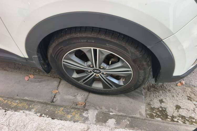 Used Hyundai ix25 2015 1.6L Automatic Two-Wheel Drive Smart GLS Trim Right Front Wheel Hub