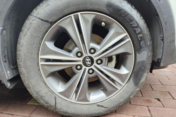 Used Hyundai ix25 2015 1.6L Automatic Two-Wheel Drive Smart GLS Trim Right Front Wheel Hub