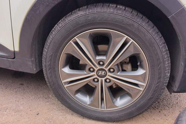 Used Hyundai ix25 2015 1.6L Automatic Two-Wheel Drive Smart GLS Trim Right Front Wheel Hub
