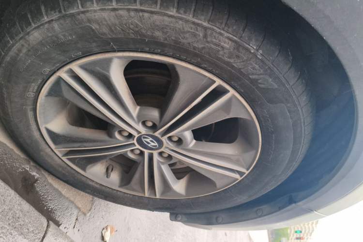 Used Hyundai ix25 2015 1.6L Automatic Two-Wheel Drive Smart GLS Trim Right Front Wheel Hub