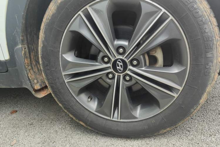 Used Hyundai ix25 2015 1.6L Automatic Two-Wheel-Drive Deluxe DLX Model Right Front Wheel Hub