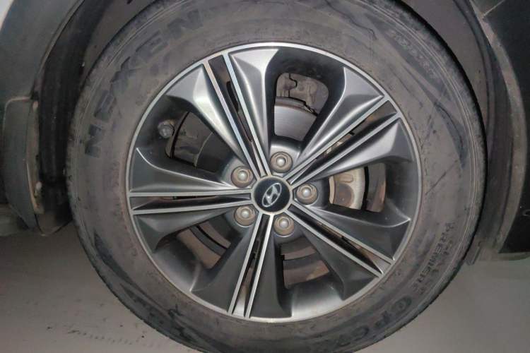 Used Hyundai ix25 2015 1.6L Automatic Two-Wheel Drive Smart GLS Trim Right Front Wheel Hub