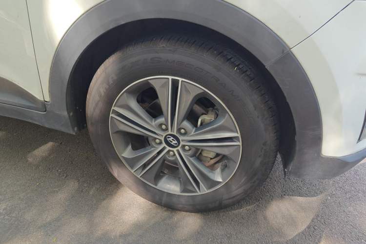 Used Hyundai ix25 2015 1.6L Automatic Two-Wheel Drive Smart GLS Trim Right Front Wheel Hub