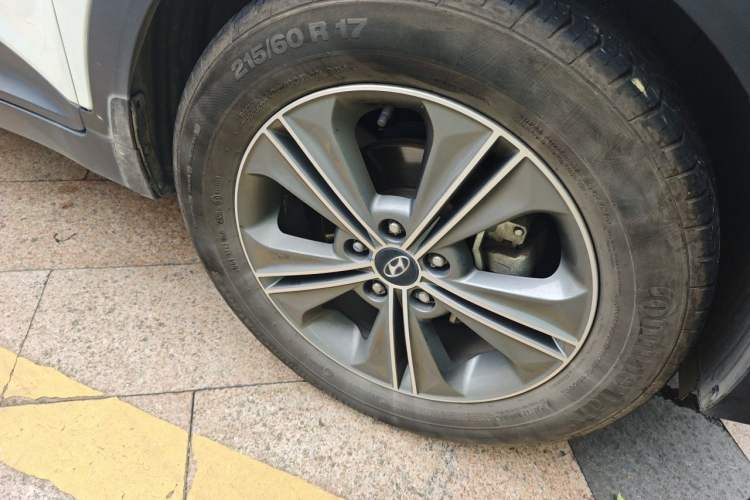 Used Hyundai ix25 2015 1.6L Automatic Two-Wheel Drive Smart GLS Trim Right Front Wheel Hub