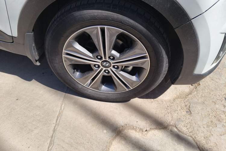 Used Hyundai ix25 2015 1.6L Automatic Two-Wheel Drive Smart GLS Trim Right Front Wheel Hub