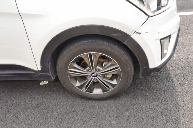 Used Hyundai ix25 2015 1.6L Automatic Two-Wheel Drive Smart GLS Trim Right Front Wheel Hub