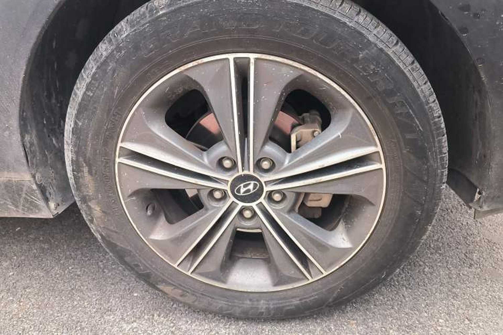 Used Hyundai ix25 2015 1.6L Automatic Two-Wheel Drive Smart GLS Trim Right Front Wheel Hub