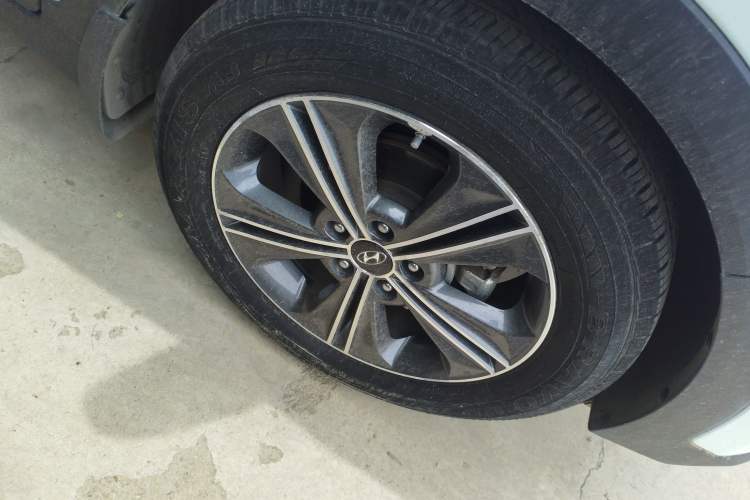 Used Hyundai ix25 2015 1.6L Automatic Two-Wheel Drive Smart GLS Trim Right Front Wheel Hub