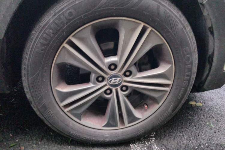 Used Hyundai ix25 2015 1.6L Automatic Two-Wheel Drive Smart GLS Trim Right Front Wheel Hub