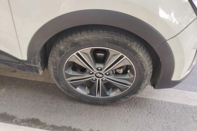 Used Hyundai ix25 2015 1.6L Automatic Two-Wheel-Drive Deluxe DLX Model Right Front Wheel Hub