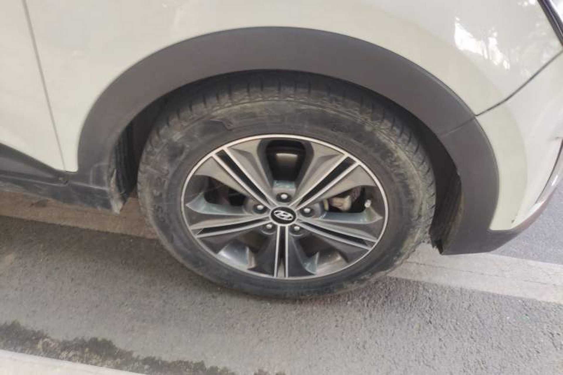 Used Hyundai ix25 2015 1.6L Automatic Two-Wheel-Drive Deluxe DLX Model Right Front Wheel Hub
