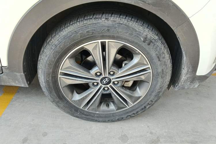 Used Hyundai ix25 2015 1.6L Automatic Two-Wheel Drive Smart GLS Trim Right Front Wheel Hub