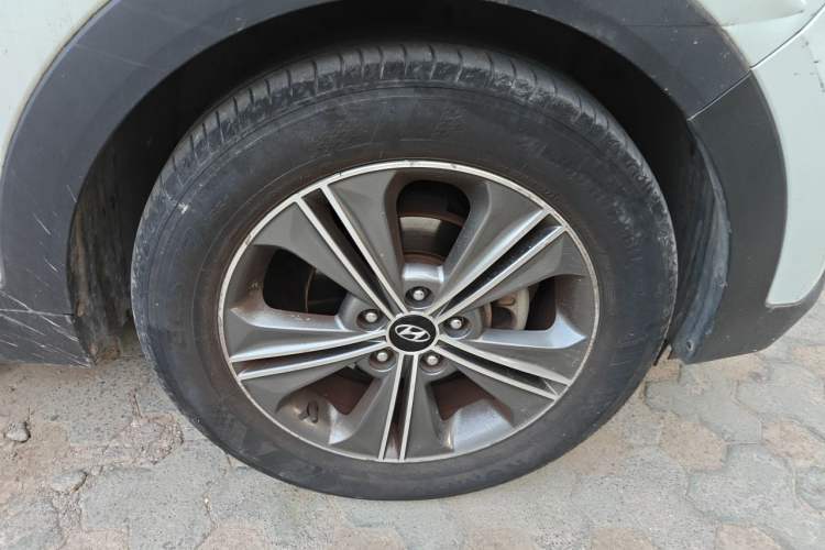 Used Hyundai ix25 2015 1.6L Automatic Two-Wheel-Drive Deluxe DLX Model Right Front Wheel Hub
