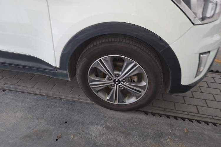 Used Hyundai ix25 2015 1.6L Automatic Two-Wheel Drive Smart GLS Trim Right Front Wheel Hub