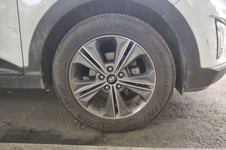 Used Hyundai ix25 2015 1.6L Automatic Two-Wheel Drive Smart GLS Trim Right Front Wheel Hub