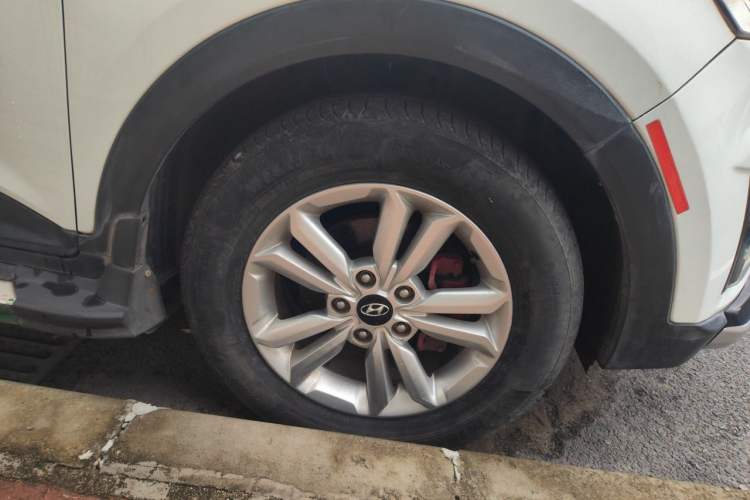 Used Hyundai ix25 2015 1.6L Automatic Two-Wheel Drive Fashionable GS Model Right Front Wheel Hub