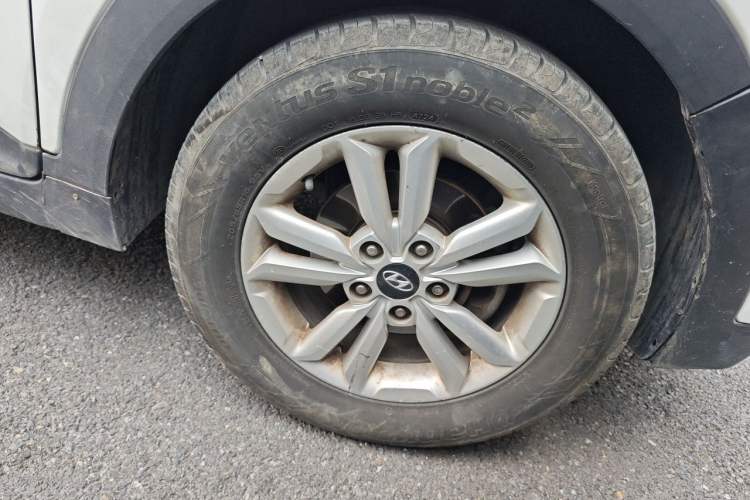 Used Hyundai ix25 2015 1.6L Automatic Two-Wheel Drive Fashionable GS Model Right Front Wheel Hub