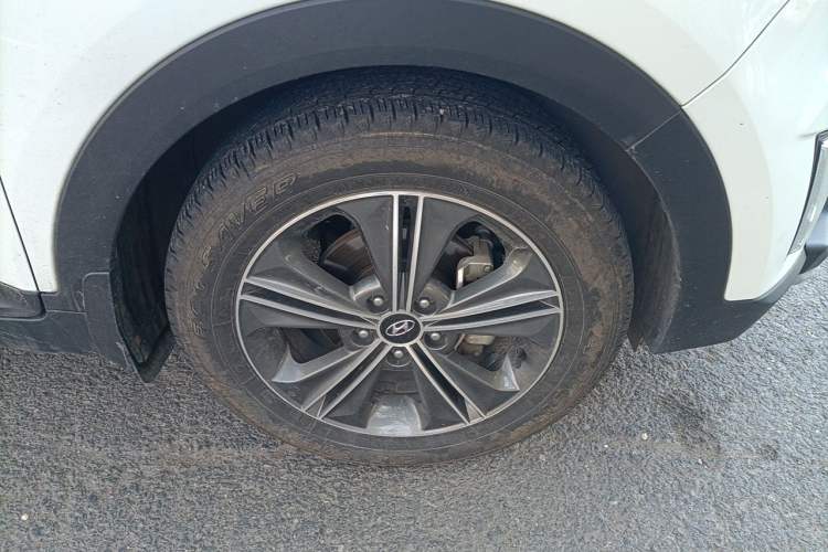 Used Hyundai ix25 2015 1.6L Automatic Two-Wheel Drive Smart GLS Trim Right Front Wheel Hub