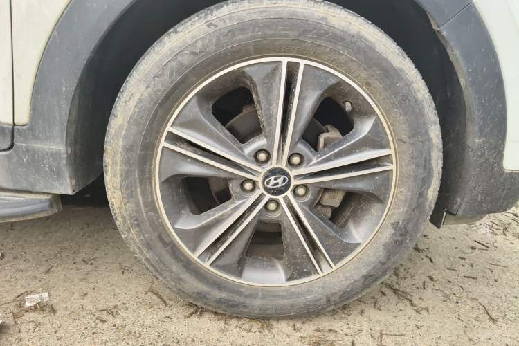 Used Hyundai ix25 2015 1.6L Automatic Two-Wheel Drive Smart GLS Trim Right Front Wheel Hub