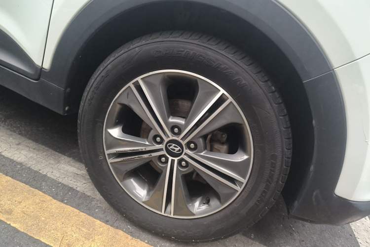 Used Hyundai ix25 2015 1.6L Automatic Two-Wheel Drive Smart GLS Trim Right Front Wheel Hub