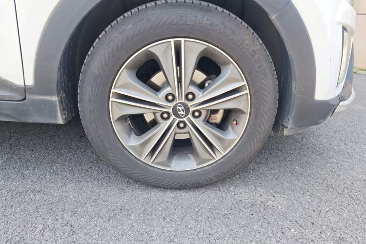 Used Hyundai ix25 2015 1.6L Automatic Two-Wheel Drive Smart GLS Trim Right Front Wheel Hub