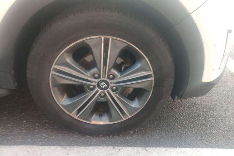 Used Hyundai ix25 2015 1.6L Automatic Two-Wheel Drive Smart GLS Trim Right Front Wheel Hub