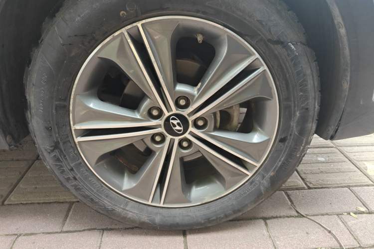 Used Hyundai ix25 2015 1.6L Automatic Two-Wheel Drive Smart GLS Trim Right Front Wheel Hub