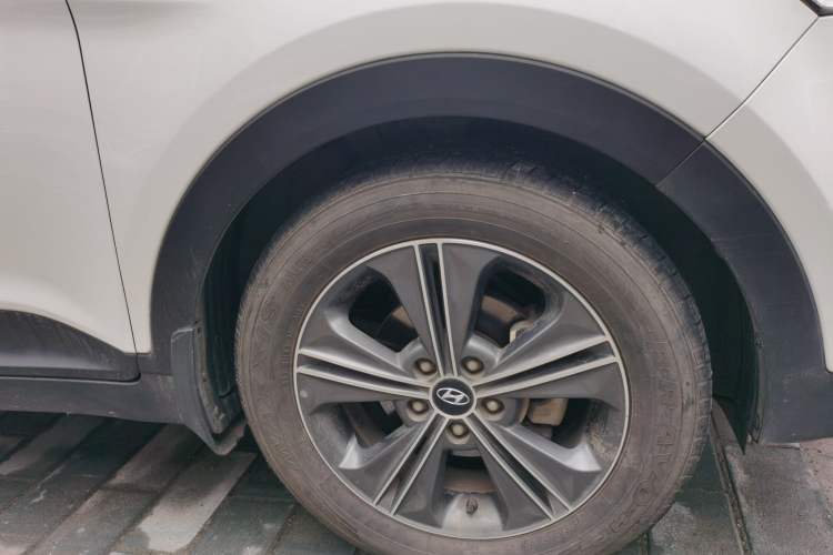 Used Hyundai ix25 2015 1.6L Automatic Two-Wheel Drive Smart GLS Trim Right Front Wheel Hub