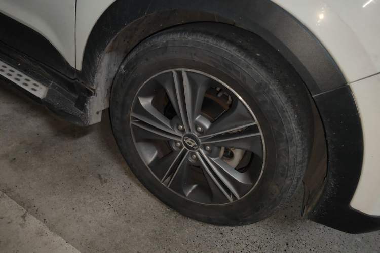 Used Hyundai ix25 2015 1.6L Automatic Two-Wheel Drive Smart GLS Trim Right Front Wheel Hub