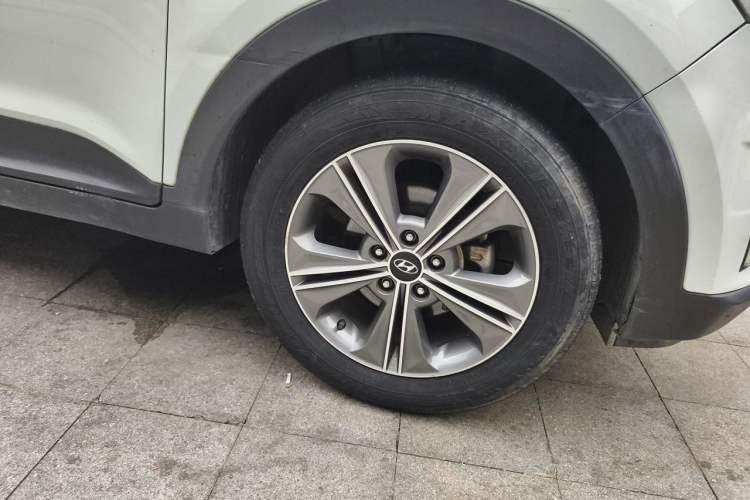 Used Hyundai ix25 2015 1.6L Automatic Two-Wheel Drive Smart GLS Trim Right Front Wheel Hub