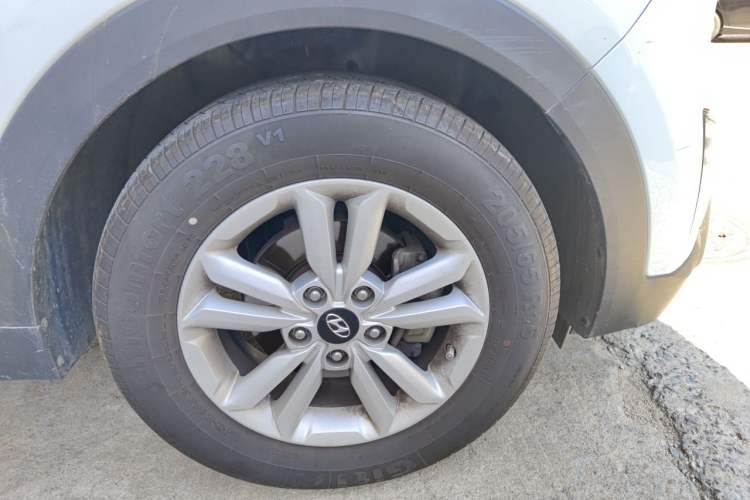 Used Hyundai ix25 2015 1.6L Automatic Two-Wheel Drive Fashionable GS Model Right Front Wheel Hub