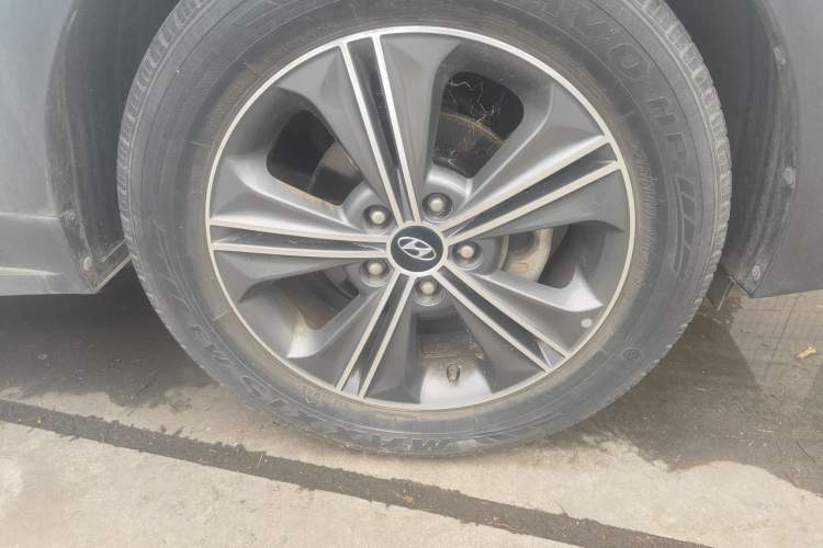 Used Hyundai ix25 2015 1.6L Automatic Two-Wheel-Drive Deluxe DLX Model Right Front Wheel Hub