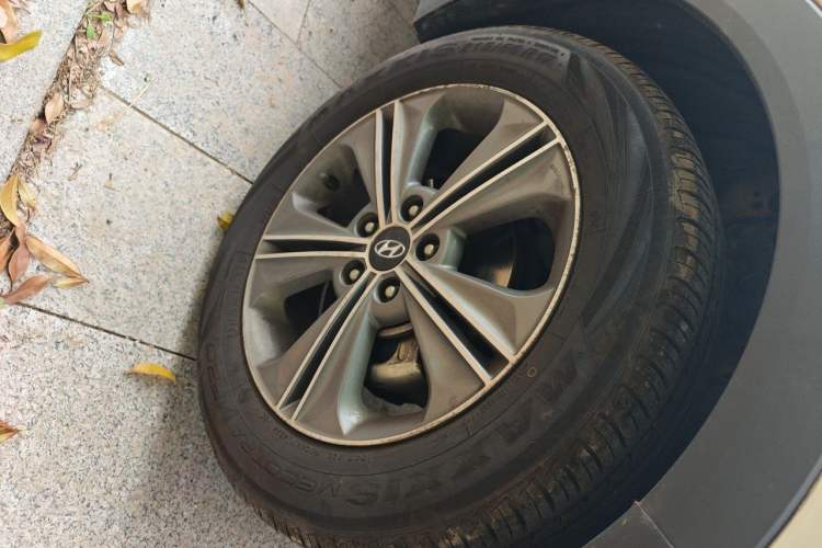 Used Hyundai ix25 2015 1.6L Automatic Two-Wheel Drive Smart GLS Trim Right Front Wheel Hub